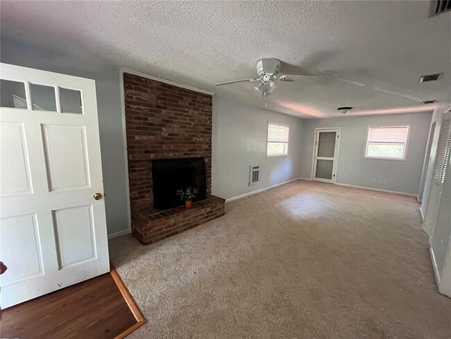 Foto del edificio - 1334 Livingston Rd