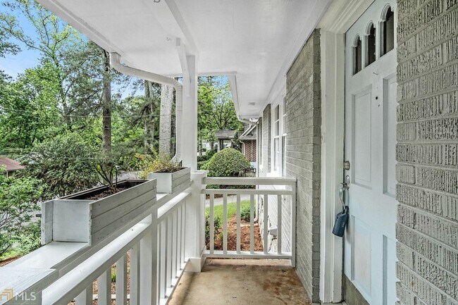 Building Photo - 818 N Parkwood Rd
