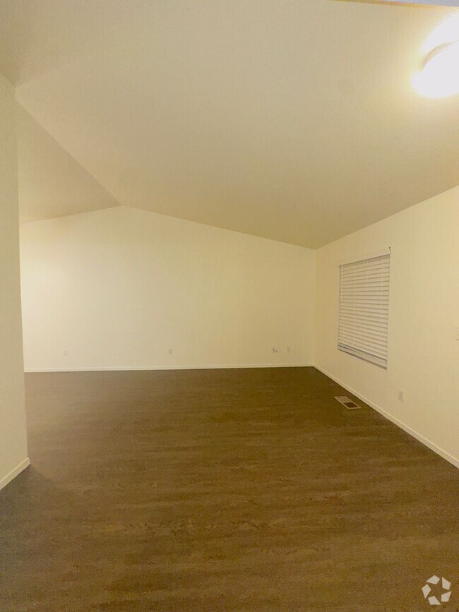Building Photo - 125 Desert Springs Ln