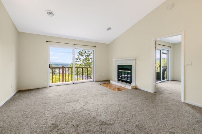 Building Photo - 2-Bedroom, 2-Bathroom Condo with Stunning Downtown Views