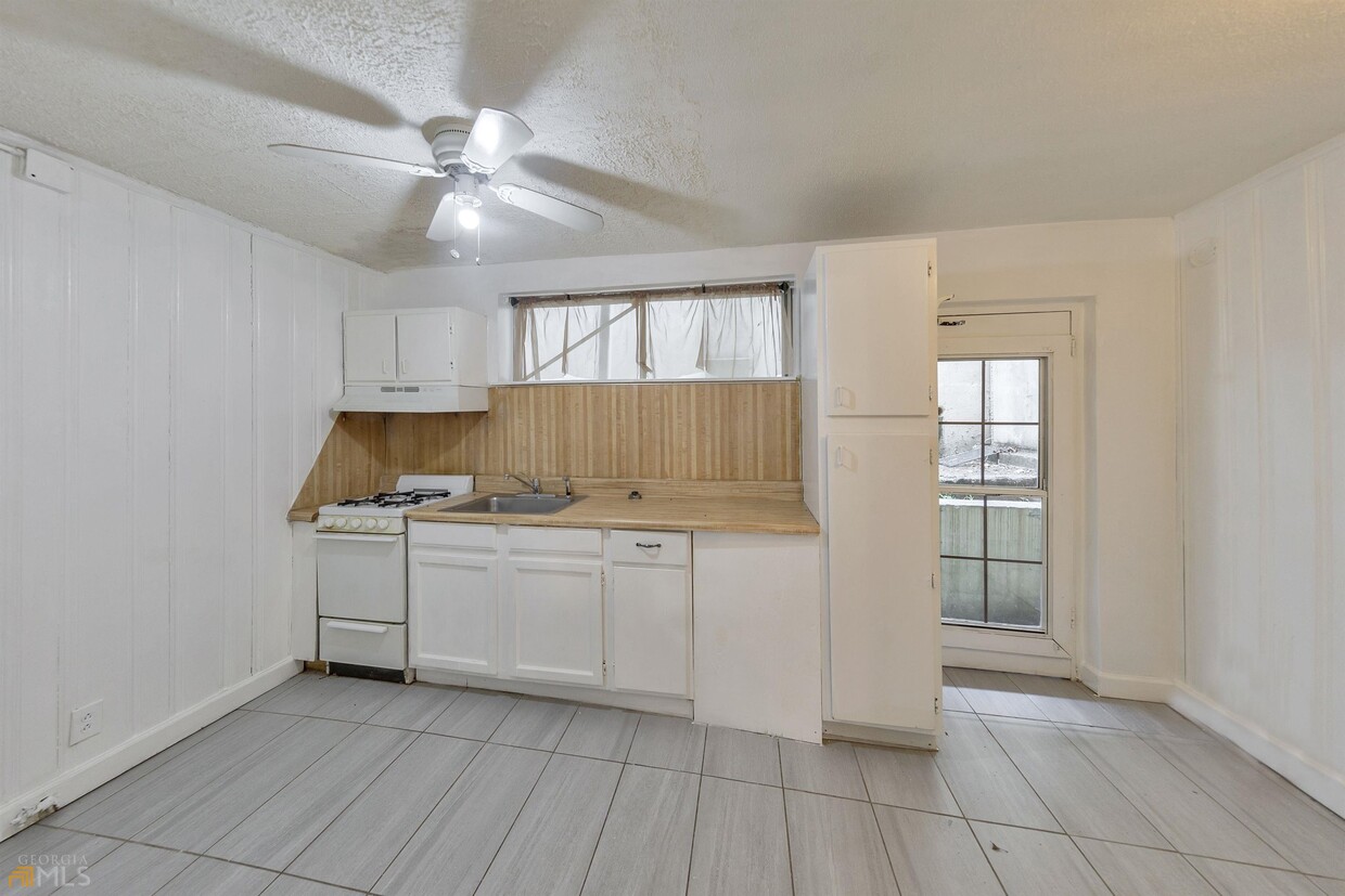 Primary Photo - 1443 Oxford Rd NE