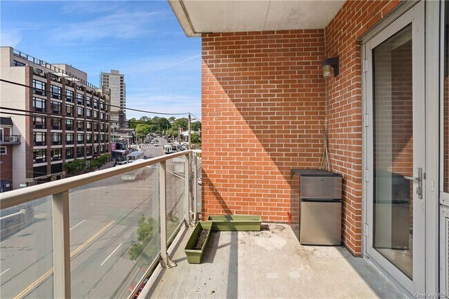 Building Photo - 460 W 236th St