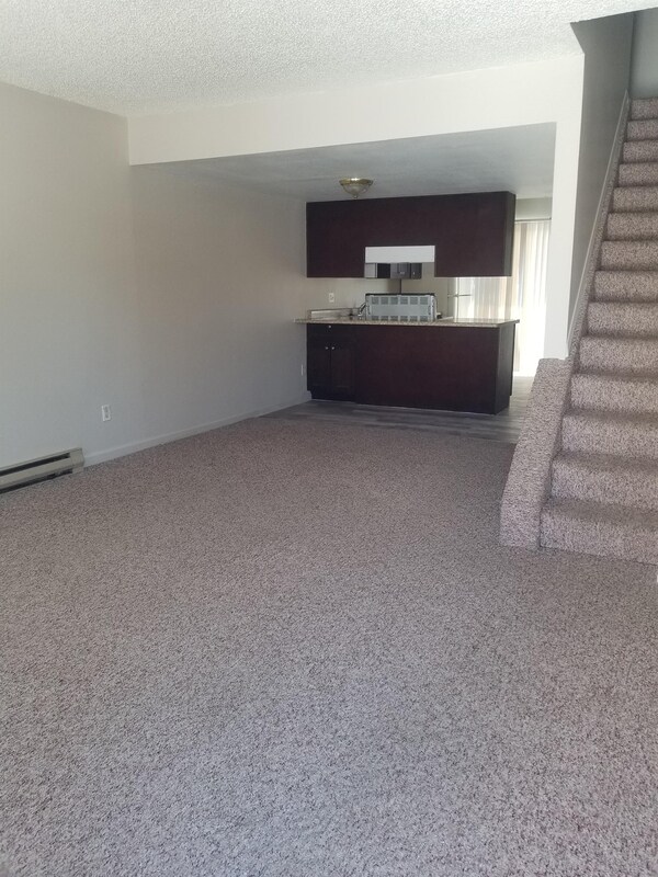 Building Photo - 32 Royal Crest Dr