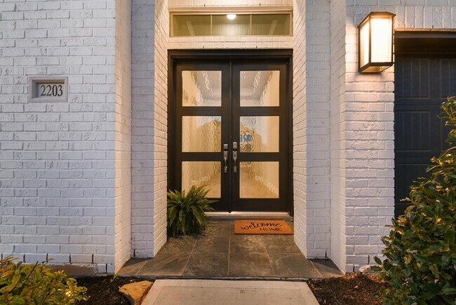 Foto del edificio - 2203 Almond Creek Ln