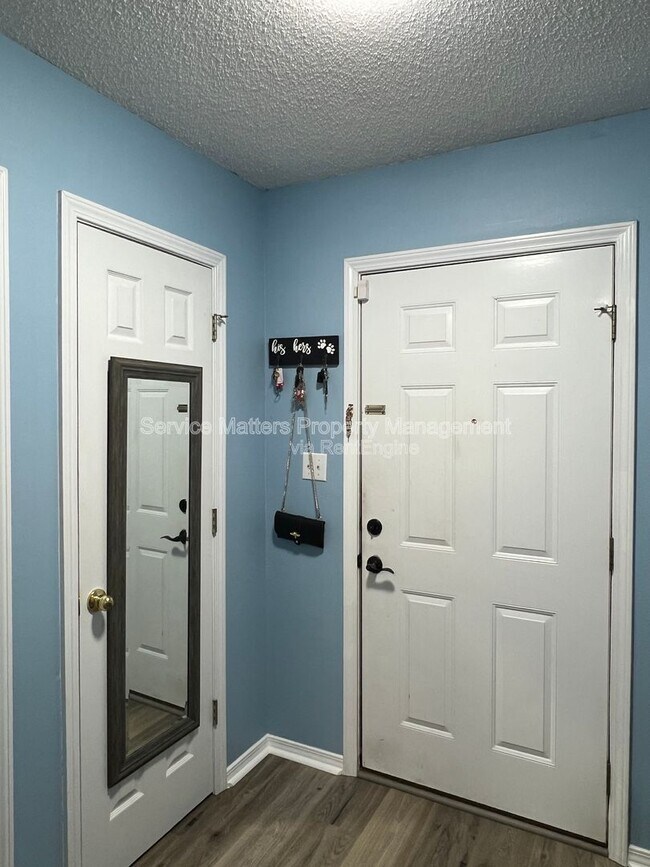 Foto del edificio - 2439 Redoubt Ave