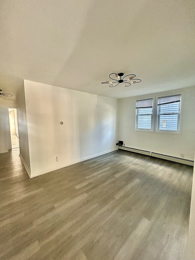 Living room - 205 N 16th St