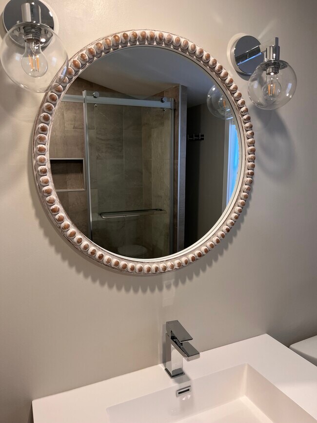 Baño contemporáneo - 633 Glenview Ave