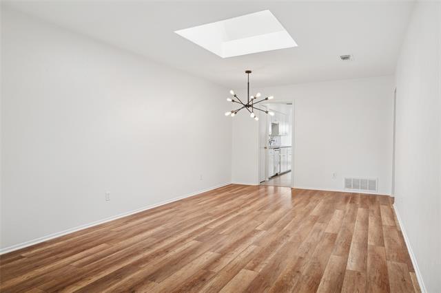 Foto del edificio - 10615 Stone Canyon Rd
