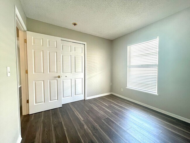 Foto del edificio - Charming 3-bed, 2-bath in Convenient Location