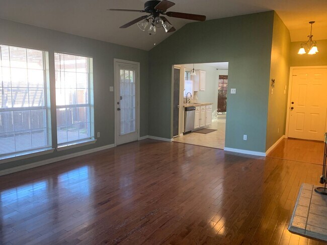 Foto del edificio - Charming 3BD/2BA Single-Story Home on Corner Lot | No Carpet | Must See!