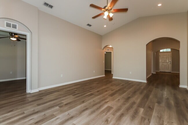 Foto del edificio - 1817 James Towne Ln