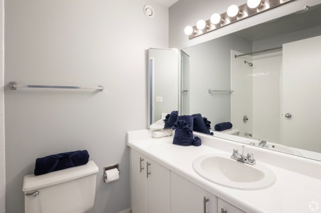 Building Photo - 439 E Ohio St