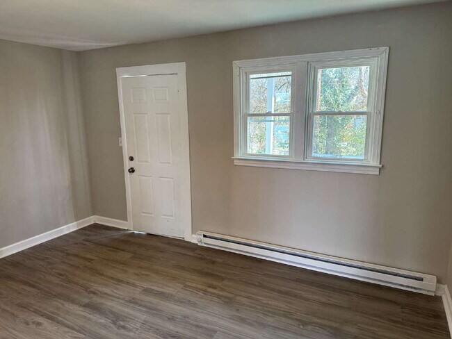 Foto del edificio - Cozy 1 Bedroom Apartment in the Heart of W. GVL. Steps from Unity Park and Pendleton St.