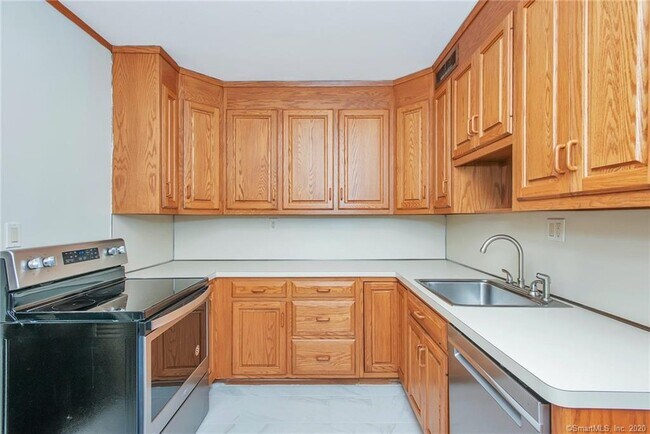 Building Photo - 25 Cartright St