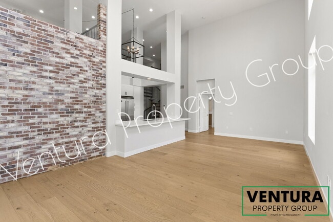 Building Photo - Spacious 2-Bedroom Condo with 2 Full Baths in Oxnards Channel Island