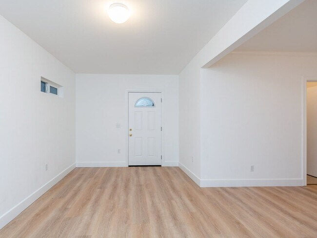 Building Photo - 1705 32nd St