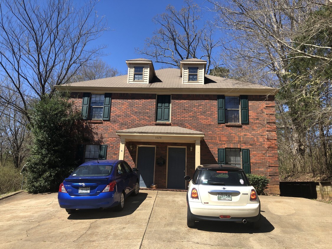 1638 Garfield Ave, Oxford, MS 38655 Townhome Rentals in Oxford MS