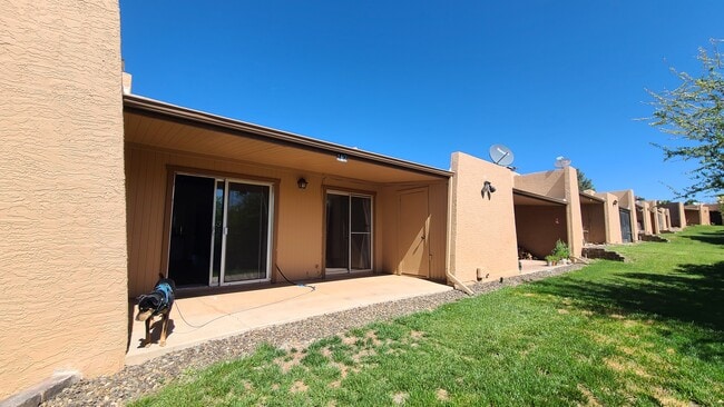 Foto del edificio - 130 Castle Rock Rd