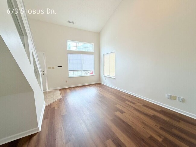 Foto del edificio - 673 Stobus Dr