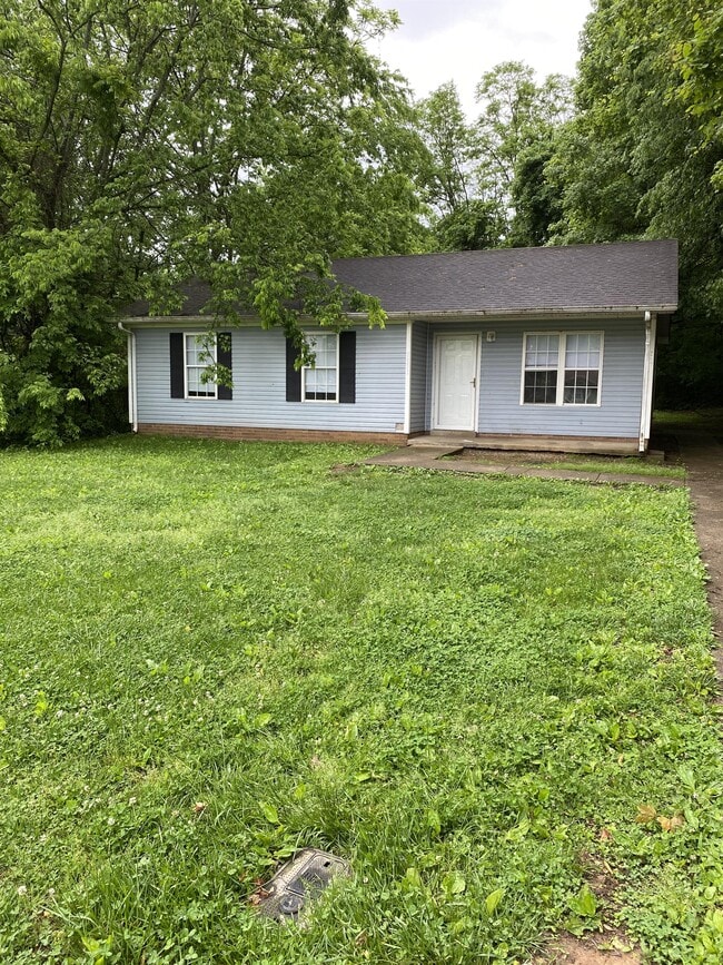 Building Photo - 1001 Caroline Dr