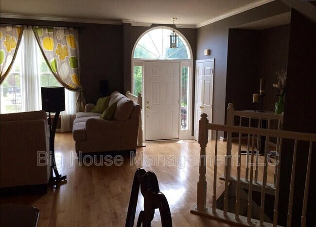 Foto del edificio - 5802 Appleford Dr
