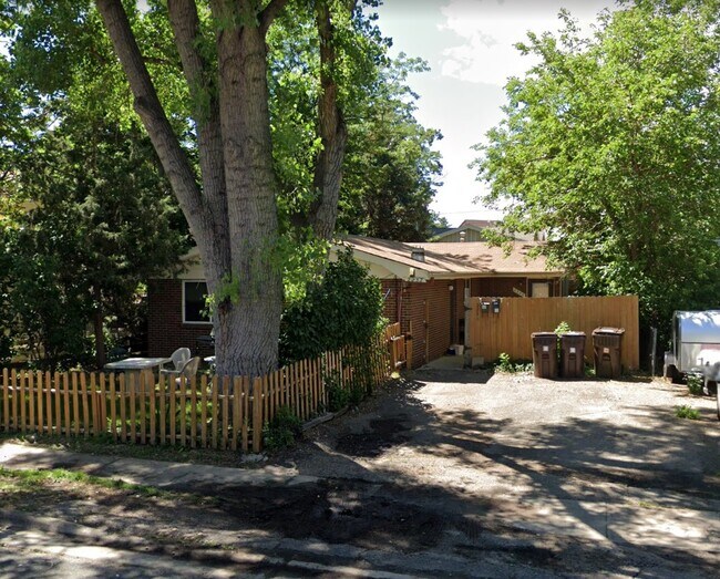 Building Photo - 2252 Grove Cir