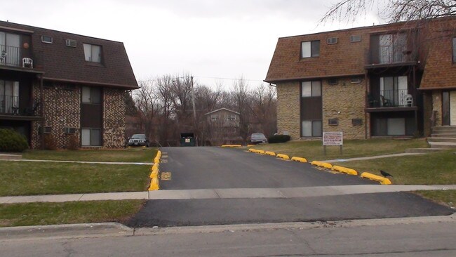 Building Photo - Pioneer Road Apartments