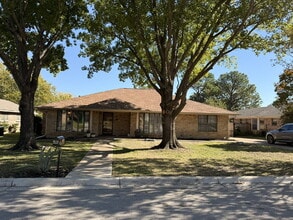 Building Photo - 507 Crestview Dr