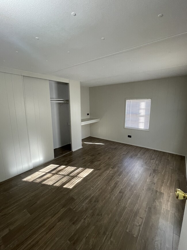 Building Photo - 211 Victoria Cir