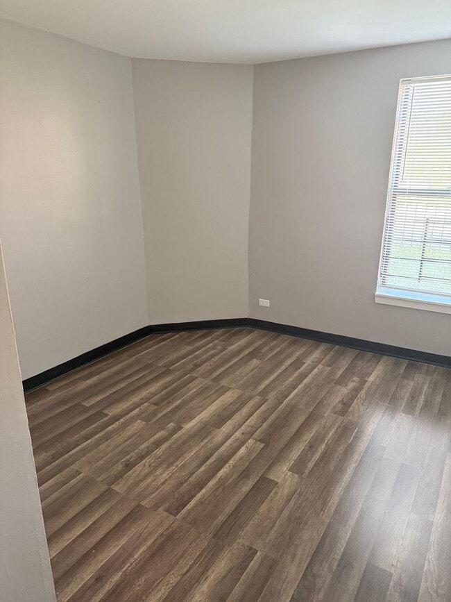 Building Photo - 4 bedroom in Chicago IL 60612