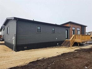 Building Photo - 22 Primrose Ln