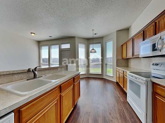 Foto del edificio - 1613 Meadowlark Ln