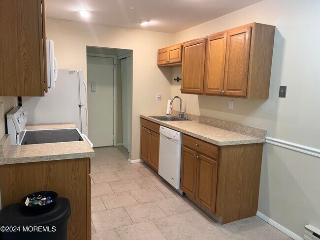 Building Photo - 58 Amberly Dr