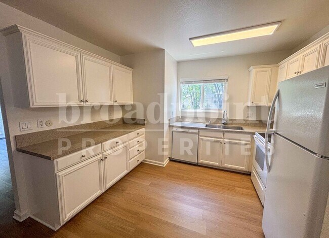 Building Photo - 2536 White Oak Pl