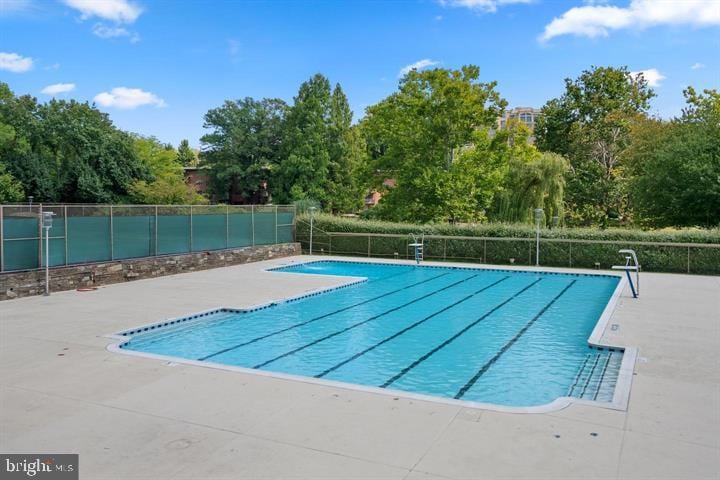 Foto principal - 10401 Grosvenor Pl