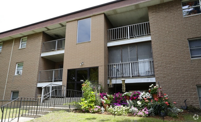 Building Photo - Coolspring Estates Apartments
