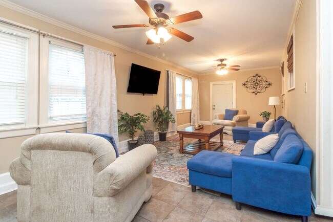 Foto del edificio - 1416 S Dixon Dr