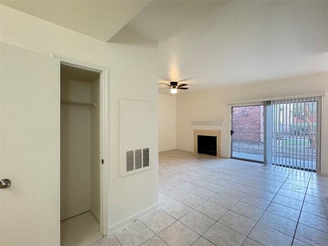 Building Photo - 6500 Harbor Town Dr