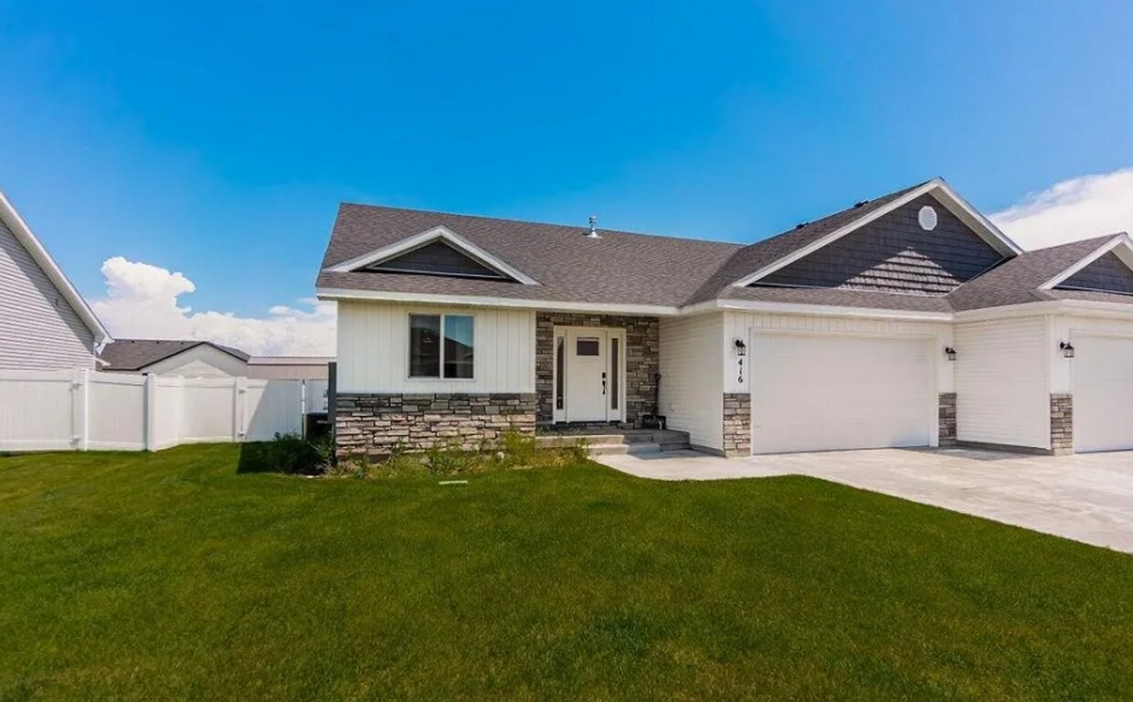 Foto principal - Partially furnished Twin home in Rigby