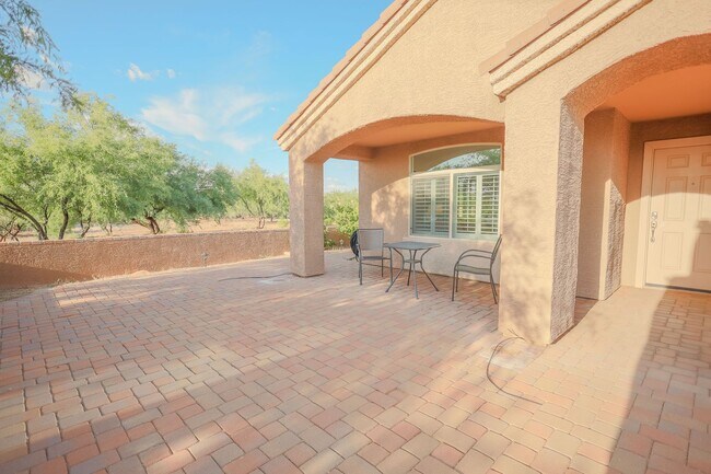 Foto del edificio - PRIVATE Beautiful 3bd/2.5ba home on HUGE L...