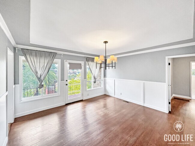 Foto del edificio - Beautiful 4BD/2.5 BA W/ Updated Bathrooms, A/C, and a Large Backyard in El Cerrito!