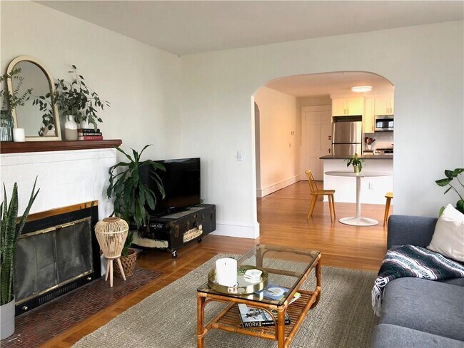 Foto del edificio - 142 Colonial Rd