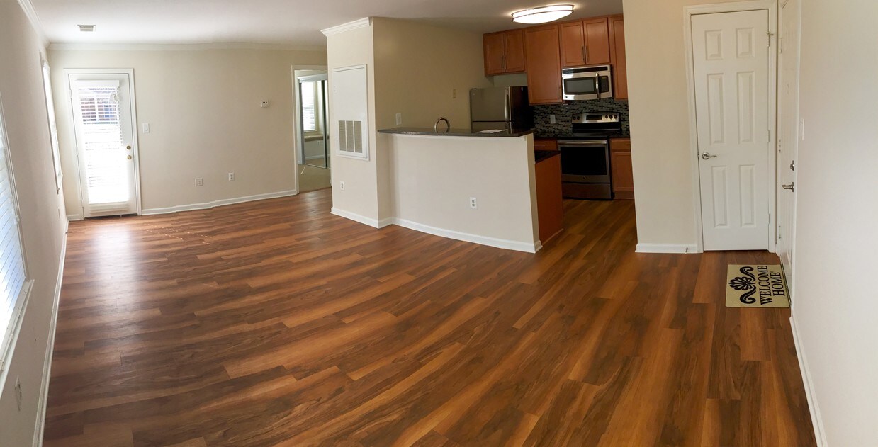Primary Photo - 5702 Woodlawn Green Cir