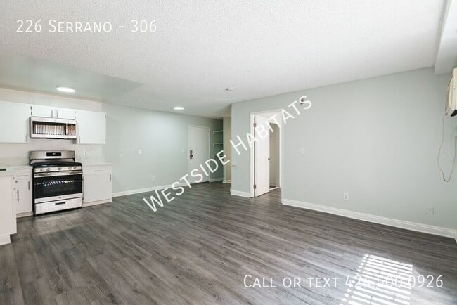 Building Photo - 226 Serrano-306