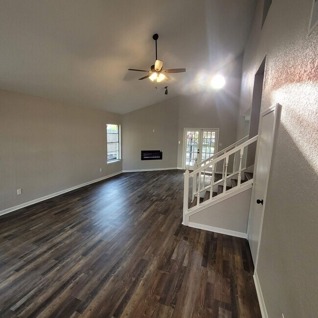 Foto del edificio - 14623 Highland Ridge