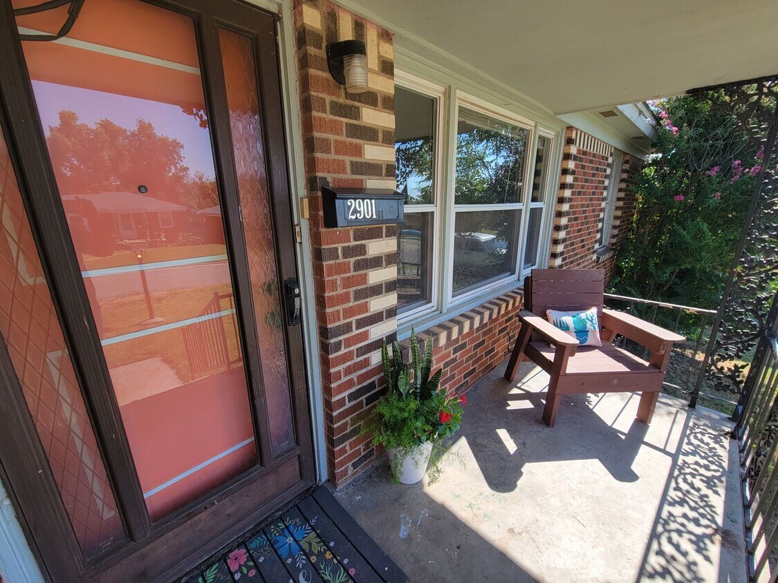 Primary Photo - 2 bed remodeled ready to go!