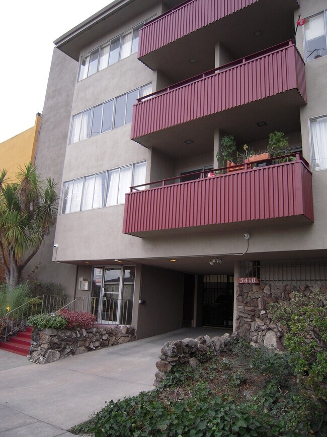 Foto del edificio - 5410 Broadway