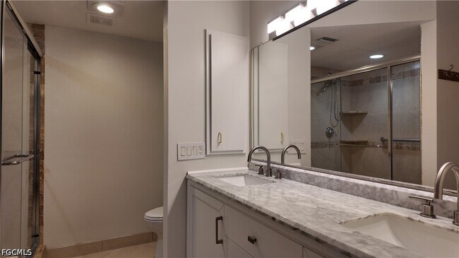 Building Photo - 509 Roma Ct