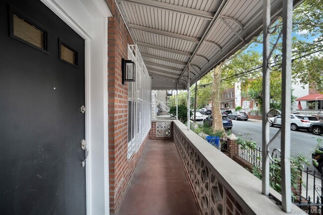 Building Photo - 251 E 46th St
