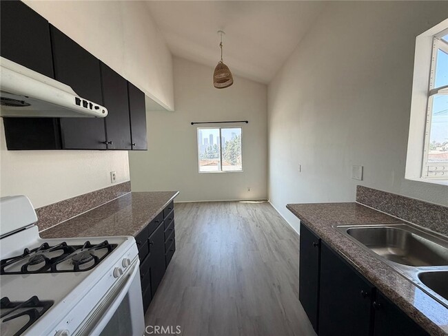 Foto del edificio - 911 N Beaudry Ave